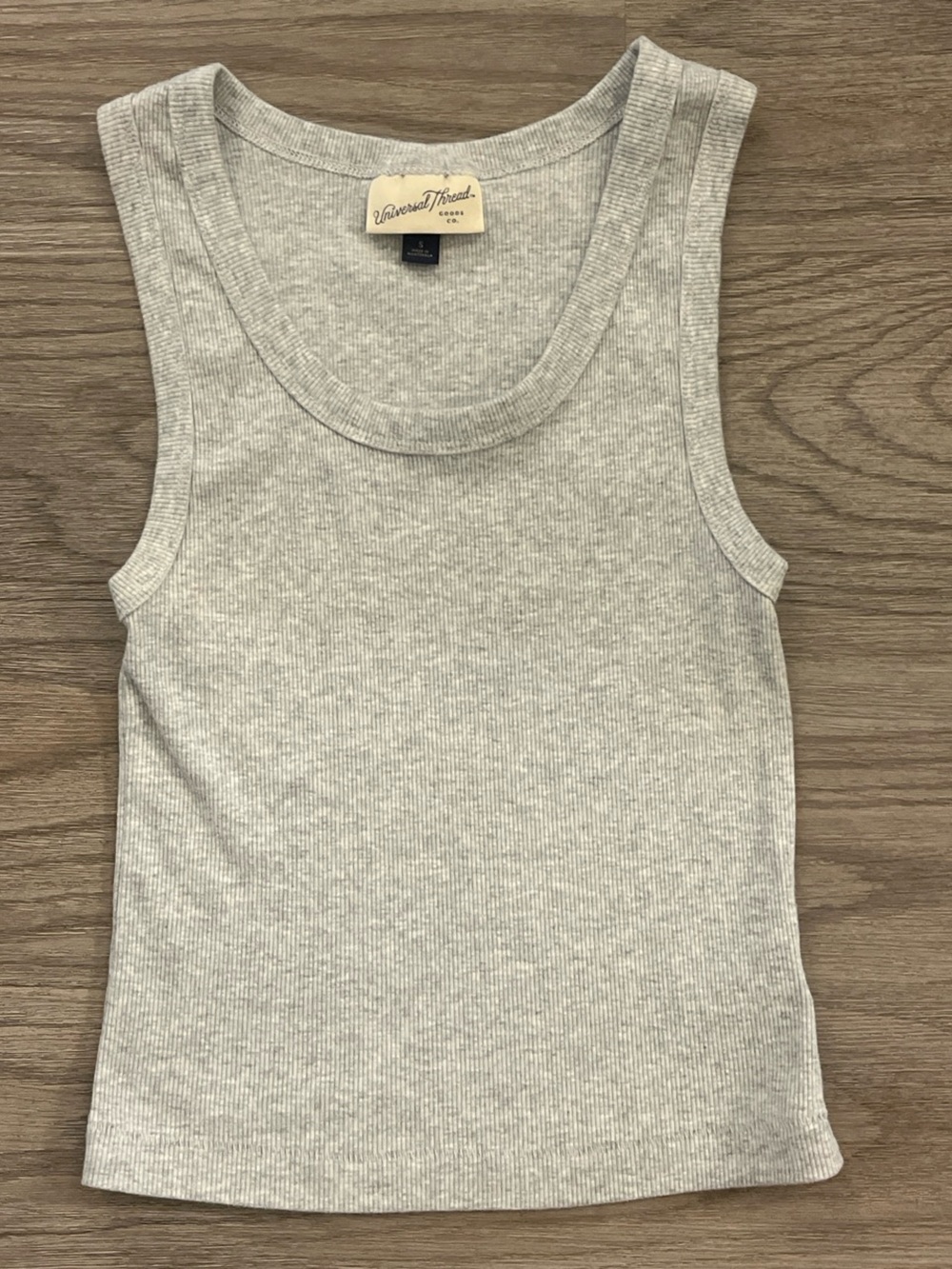 Women’s size small universal threads Ribbed slightly cropped tank